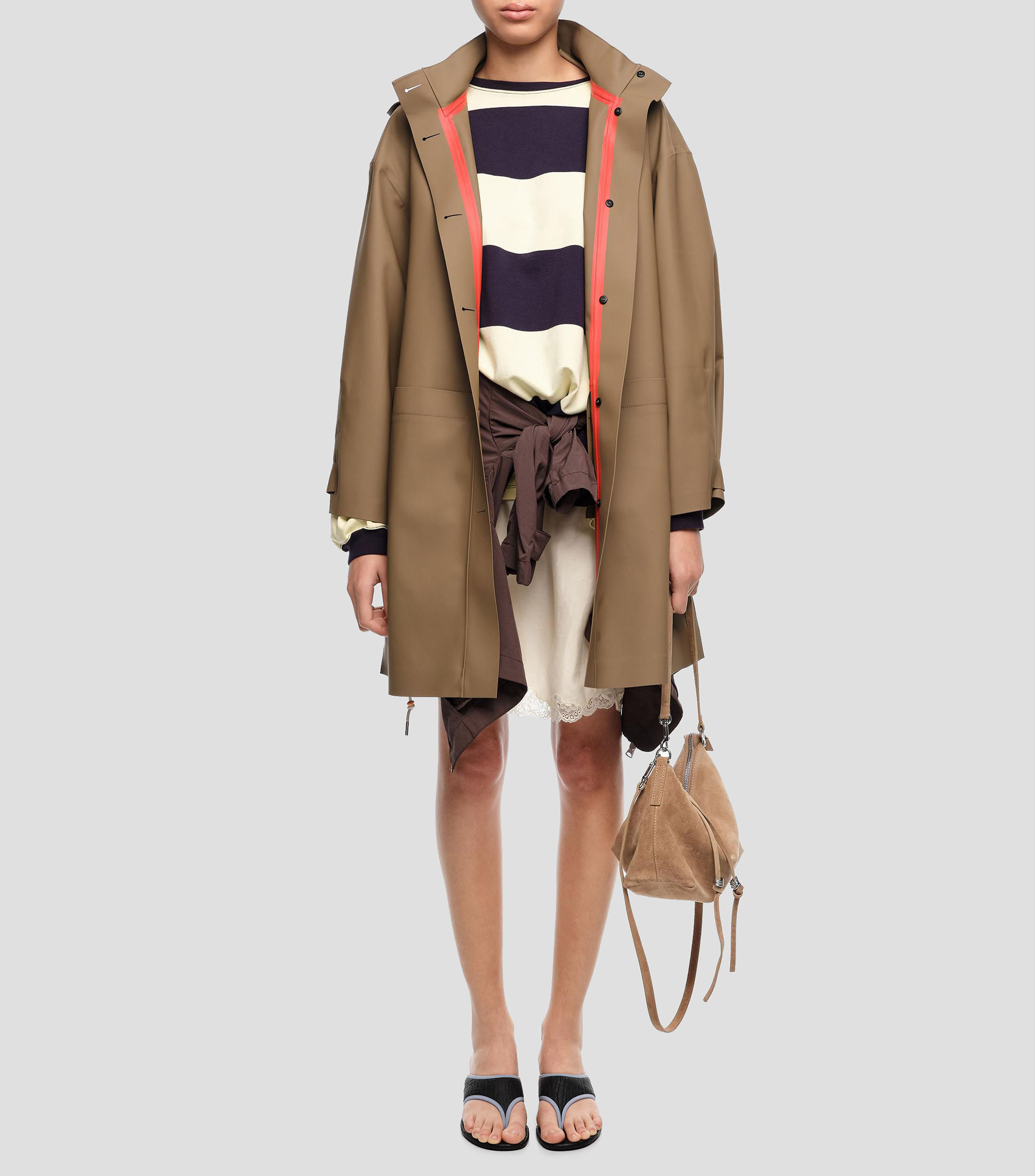 Gabardina línea A engomada camel oscuro Mujer
